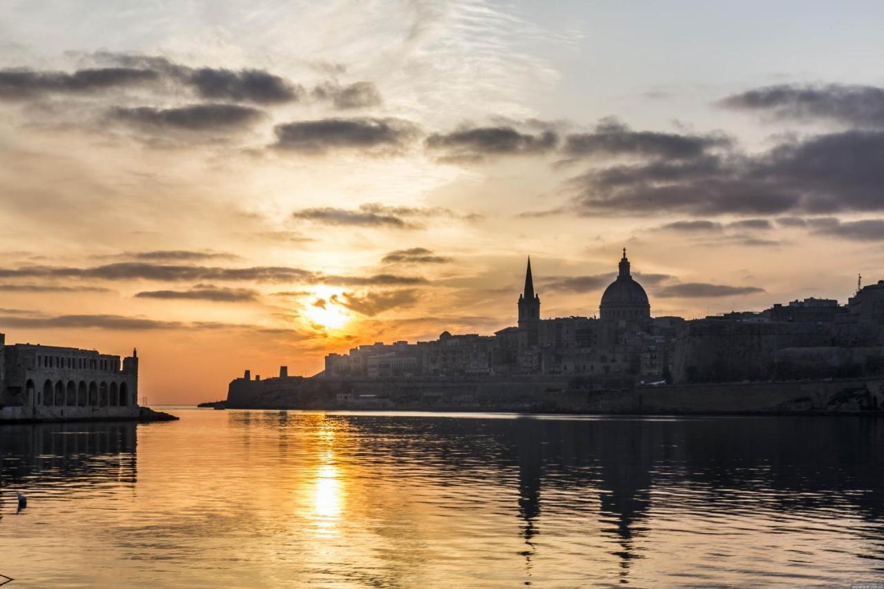 Appartamento Splendid Seaside Retreat On Spinola Bay San Giuliano Esterno foto