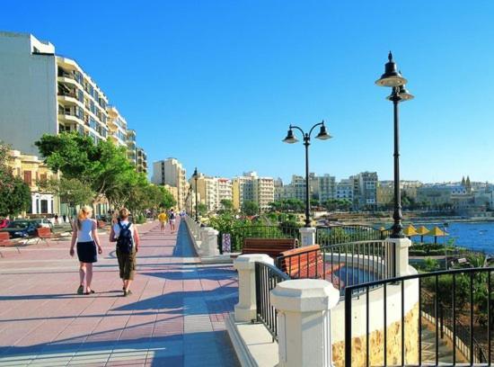 Appartamento Splendid Seaside Retreat On Spinola Bay San Giuliano Esterno foto