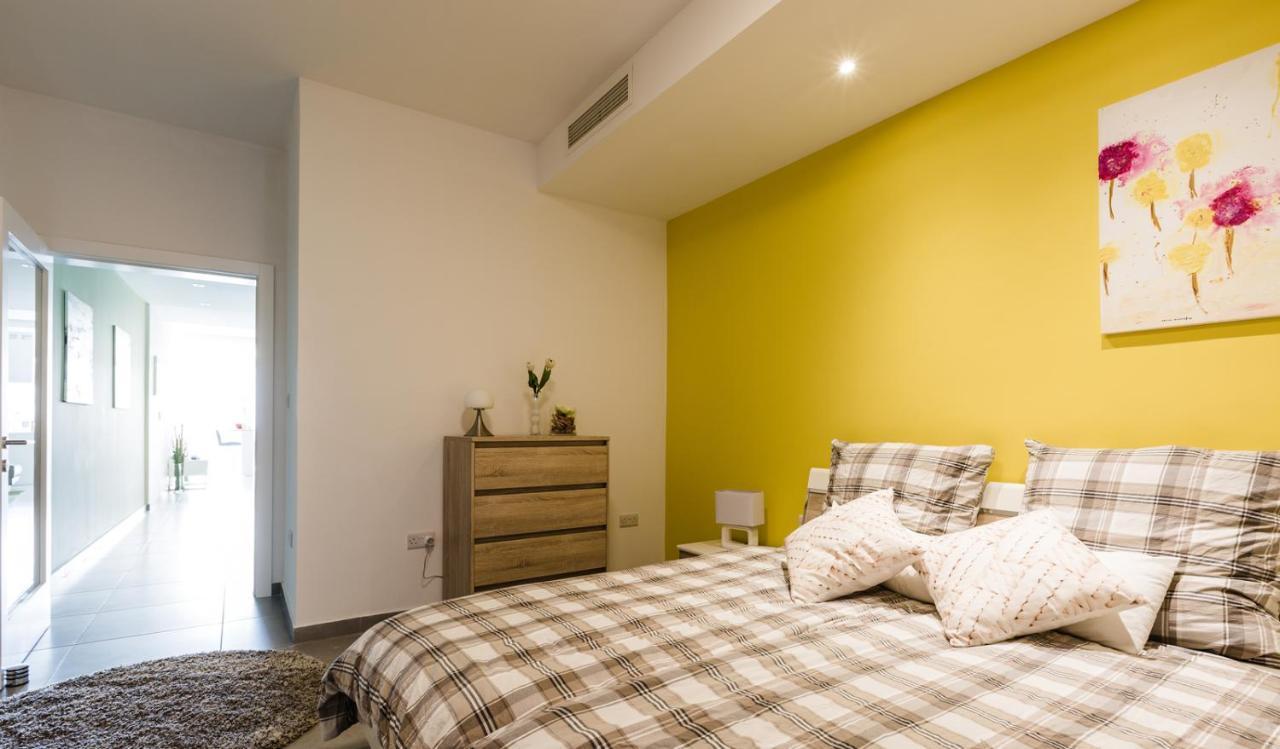 Appartamento Splendid Seaside Retreat On Spinola Bay San Giuliano Esterno foto
